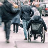 Les personnes en situation de handicap rencontrent de nombreux obstacles dans l'accès à la vie politique.